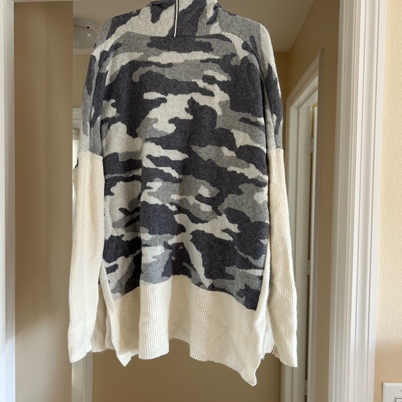 Banana Republic Gray and Cream Cardigan - Picture 5 of 8